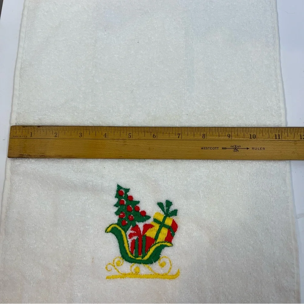Vintage Bucilla Christmas fingertip towels bathroom hand towels red bells sleigh